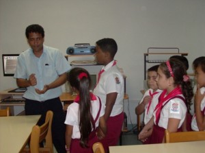 Niños en la Sala Braille