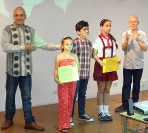 Foto con premiados y actores