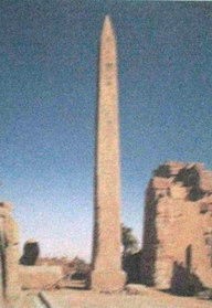 OBELISCO EGIPCIO