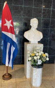 Ofrenda floral a Marti