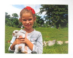 niña con su mascota